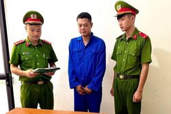 Khởi tố đối tượng sử dụng giấy tờ giả để hành nghề lái xe