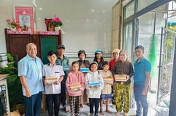 Trao yêu thương, tiếp bước đến trường
