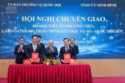 Chuyển giao Bộ học liệu 'Bình dân học vụ số' cho tỉnh Ninh Bình