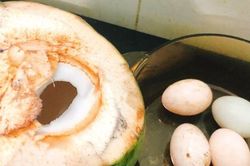 Luộc trứng vịt lộn, cho thêm thứ này để trứng thơm ngọt, giảm mùi tanh