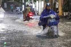 Dự báo thời tiết Hà Nội hôm nay 10/9: Mưa dông mở rộng, đề phòng lốc, sét