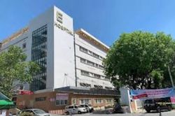 Vụ nghi vấn 'kẹp tiền vào sổ để xạ trị sớm': Cục Quản lý Khám, chữa bệnh yêu cầu Bệnh viện E khẩn trương xác minh, xử lý nghiêm