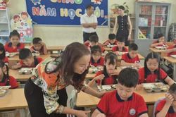 Một buổi trưa cùng suất cơm bán trú