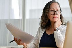 Sau nghỉ hưu mới nhận ra: Có tiền chưa đủ, người già thông minh còn cần 4 'tài sản' này