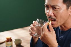 Nên dùng dầu cá hay dầu gan cá tuyết để giảm mỡ máu?