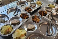 Hà Nội chỉ đạo thực đơn bán trú phải đủ về lượng, cân đối về dinh dưỡng