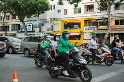 Grab nói gì khi hàng loạt tài xế kêu gọi tắt app?