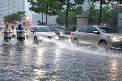 Thời tiết hôm nay 11.9: Bắc Bộ mát mẻ, Trung Bộ và Nam Bộ mưa lớn