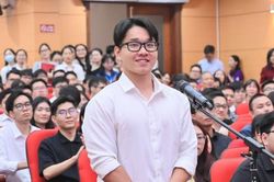 Nam sinh 'trường ngoài' lọt top 4 bác sĩ nội trú Đại học Y Hà Nội