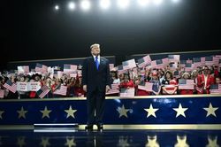 Tấm séc 5.000 USD của ông Trump: Giải pháp cho vấn đề không có thật?
