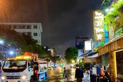 TP Hồ Chí Minh cảnh báo mưa lớn, hầm chui An Phú ngập gây ùn tắc