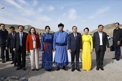 Chủ tịch Quốc hội Trần Thanh Mẫn và Phu nhân trải nghiệm văn hóa Mông Cổ