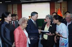 Tổng Bí thư, Chủ tịch nước Tô Lâm và Phu nhân gặp gỡ cộng đồng người Việt Nam tại Pháp