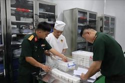 Bàn giao mẫu hài cốt liệt sĩ cho Viện Pháp y Quân đội phục vụ giám định ADN