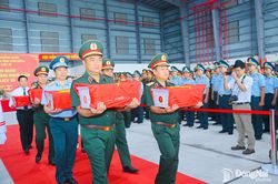 Vận chuyển hơn 13,5 ngàn mẫu sinh phẩm ra Hà Nội để giám định danh tính hài cốt liệt sĩ