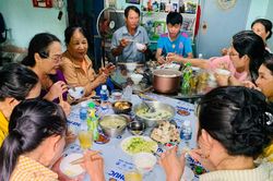 Ấm áp 'Bữa cơm mẹ nấu'