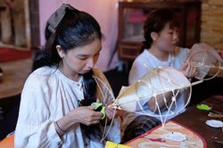 Kí ức trung thu từ đèn lồng cá giấy