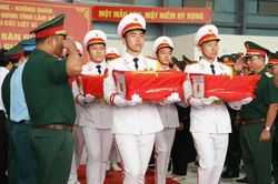 Máy bay quân sự đưa hơn 13.500 mẫu hài cốt liệt sĩ từ TP.HCM đi Hà Nội giám định ADN