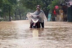 Dự báo thời tiết ngày 11/9: Miền Trung mưa lớn kéo dài, miền Bắc tăng nhiệt