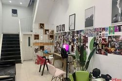 Tiệm ảnh thẻ điêu đứng vì AI
