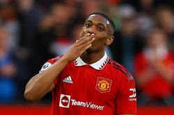 Martial chật vật tìm bến đỗ ở tuổi 30