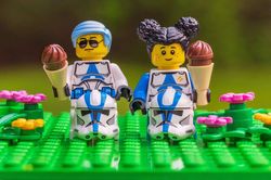 Các tỷ phú Lego đầu tư mạnh vào công nghệ nhựa sạch