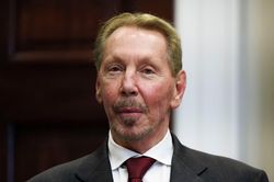 Tỷ phú Larry Ellison lùi bước trước kỷ nguyên AI?