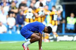 Chelsea trả giá vì hàng thủ đáng báo động