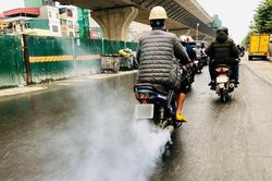 Kiểm soát khí thải: Cần thêm chính sách cho người mưu sinh