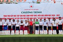 TP.HCM:Trao trợ cấp học tập cho 600 học sinh vượt khó, hiếu học
