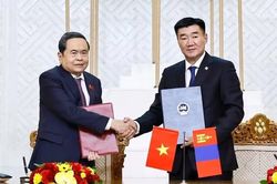 Thắm tình hữu nghị bền chặt và sâu sắc