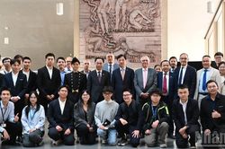 [Ảnh] Trưởng ban Tổ chức Trung ương Nguyễn Duy Ngọc thăm, làm việc tại Viện Bách khoa Paris
