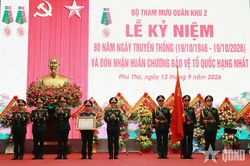 Bộ Tham mưu Quân khu 2 đón nhận Huân chương Bảo vệ Tổ quốc hạng Nhất
