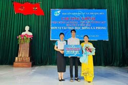 Trao học bổng cho sinh viên có hoàn cảnh khó khăn