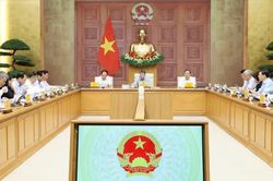Không để Trung ương 'cắt', địa phương lại 'thêm'