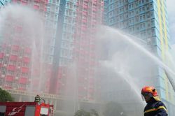 Hàng ngàn sinh viên tham gia thực tập phương án chữa cháy, cứu hộ