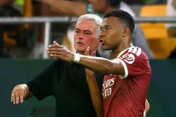 HLV Mourinho dùng cách đặc biệt bảo vệ Mbappe, Vinicius