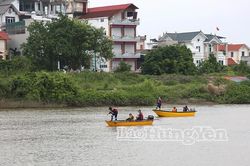 Khẩn trương tìm kiếm Thiếu tá quân đội lao xuống sông cứu người rồi bị nước cuốn trôi