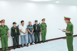 Công an TP HCM triệt phá 2 đường dây đổ, chôn lấp xà bần