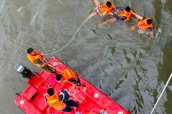 Nam thanh niên nhảy xuống sông Hương, để lại vé tàu và máy ảnh