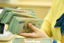 Lãi suất huy động neo cao dù áp lực thanh khoản 'hạ nhiệt'