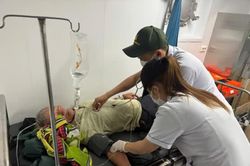 Đưa hai bệnh nhân nguy kịch trên đảo Cù Lao Chàm bị cô lập vào bờ
