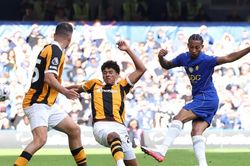Chelsea suýt thua sốc trước đội bóng tân binh của Ngoại hạng Anh