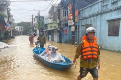 Huế mưa lớn, nguy cơ lũ quét và sạt lở gia tăng