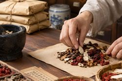 Đề xuất mở rộng danh mục thuốc y học cổ truyền được BHYT chi trả