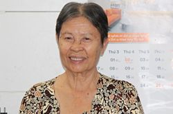 Cụ bà ở TPHCM nhặt ve chai về nhà, phát hiện 15 nhẫn vàng, nhiều dây chuyền