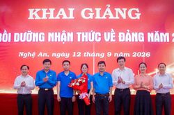 Liên đoàn Lao động tỉnh Nghệ An tổ chức bồi dưỡng nhận thức về Đảng cho 106 đoàn viên công đoàn