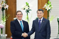 Thủ tướng Lê Minh Hưng tiếp Bộ trưởng Ngoại giao Cuba Bruno Rodríguez Parrilla