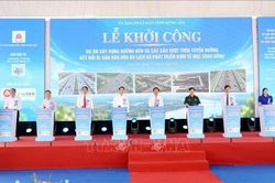 Khởi công dự án 2.850 tỷ đồng xây dựng đường bên, các cầu vượt dọc sông Hồng
