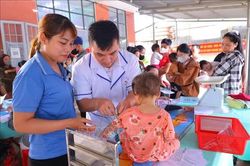 Tăng tốc khám sức khỏe, chăm sóc toàn diện cho người dân